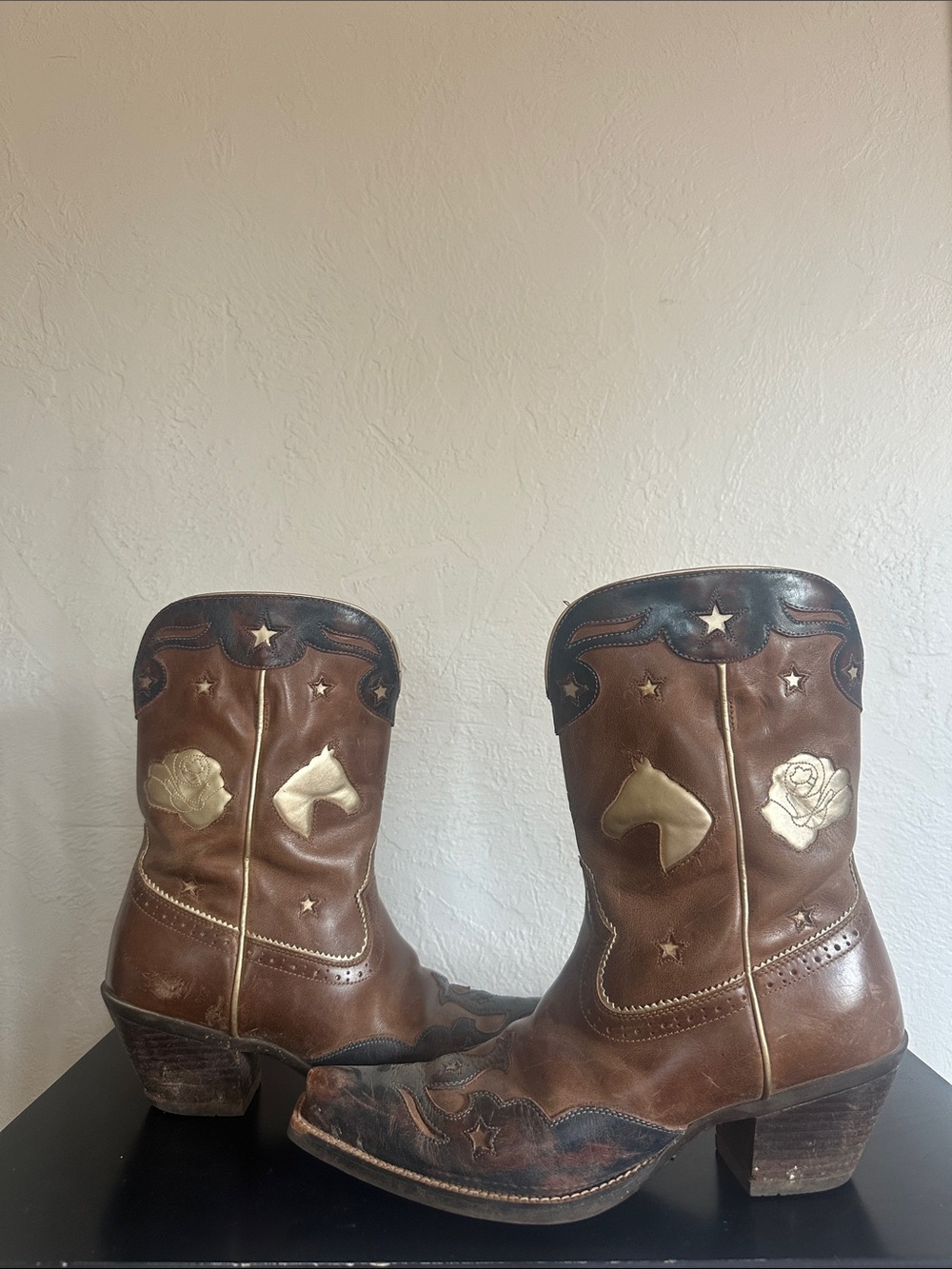 Ariat Brown Leather Western Boots with Decorative Inlay